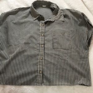 Cropped stripped shirt